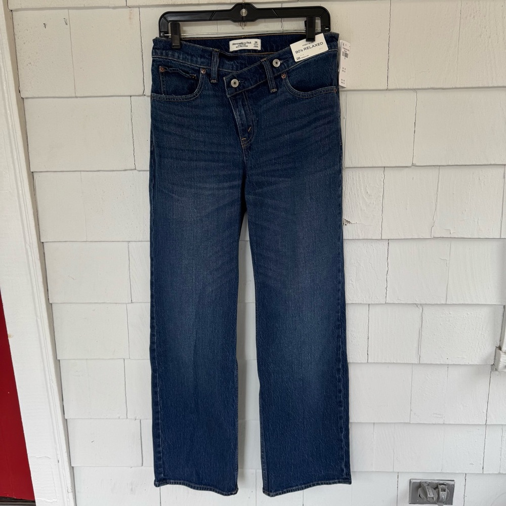 Abercrombie & Fitch High Rise 90’s Relaxed Dark Crossover Waistband size 28 NWT - Picture 6 of 11